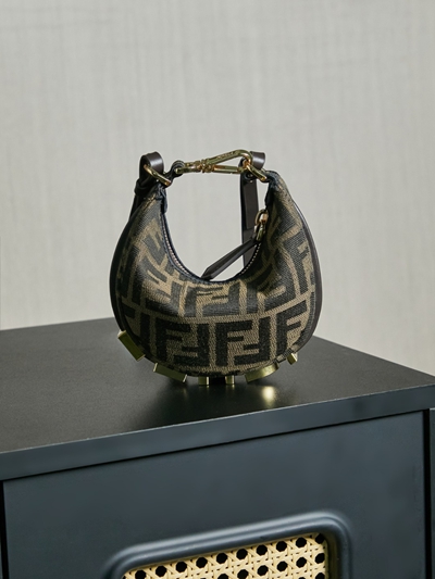 フェンディバッグ側面デザイン